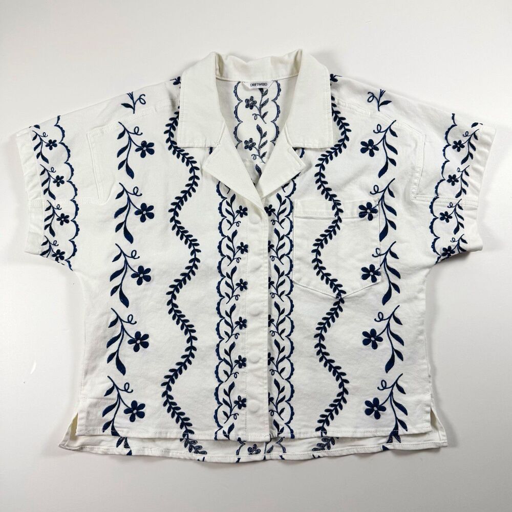 Driftwood Women’s M Floral Embroidered White Denim Shirt Jacket Blue Flowers